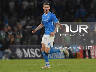 Scott McTominay of SSC Napoli during the Serie A match between SSC Napoli and Como at Stadio Diego Armando Maradona Naples Italy on 4 Octobe...