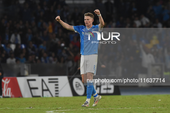 Scott McTominay of SSC Napoli celebrates at the end of the Serie A match between SSC Napoli and Como at Stadio Diego Armando Maradona Naples...