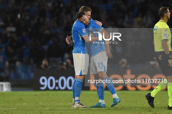 Scott McTominay and Amir Rrahmani of SSC Napoli celebrate at the end of the Serie A match between SSC Napoli and Como at Stadio Diego Armand...