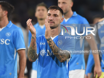 Matteo Politano of SSC Napoli applauds fans at the end of the Serie A match between SSC Napoli and Como at Stadio Diego Armando Maradona Nap...