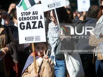 A girl makes the 'V' sign while holding a placard reading 'Stop to the genocide in Gaza'. Hundreds of people demonstrate in Toulouse, France...