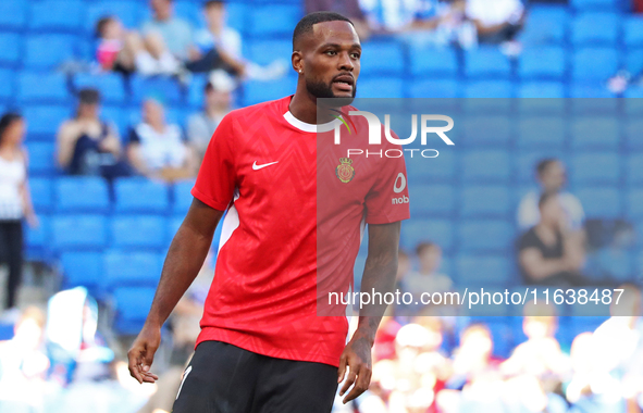 Cyle Larin plays during the match between RCD Espanyol and RCD Mallorca in week 9 of LaLiga EA Sports at the RCDE Stadium in Barcelona, Spai...