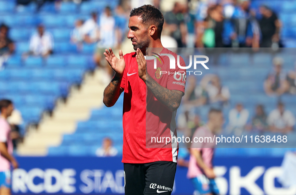 Sergi Darder plays during the match between RCD Espanyol and RCD Mallorca in week 9 of LaLiga EA Sports at the RCDE Stadium in Barcelona, Sp...