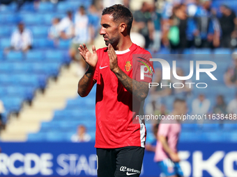 Sergi Darder plays during the match between RCD Espanyol and RCD Mallorca in week 9 of LaLiga EA Sports at the RCDE Stadium in Barcelona, Sp...