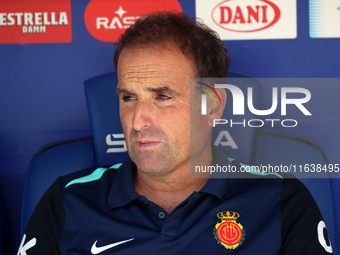 Jagoba Arrasate coaches during the match between RCD Espanyol and RCD Mallorca in week 9 of LaLiga EA Sports at the RCDE Stadium in Barcelon...