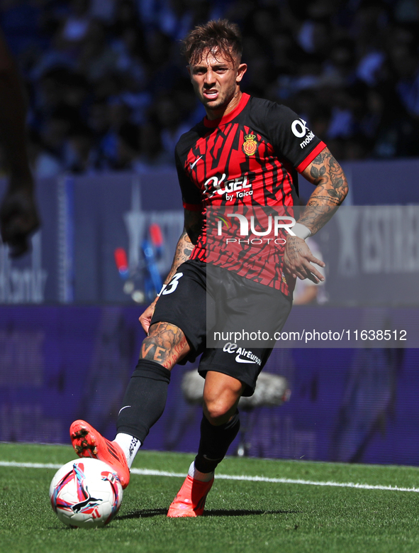 Pablo Maffeo plays during the match between RCD Espanyol and RCD Mallorca in week 9 of LaLiga EA Sports at the RCDE Stadium in Barcelona, Sp...