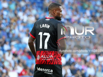 Cyle Larin plays during the match between RCD Espanyol and RCD Mallorca in week 9 of LaLiga EA Sports at the RCDE Stadium in Barcelona, Spai...