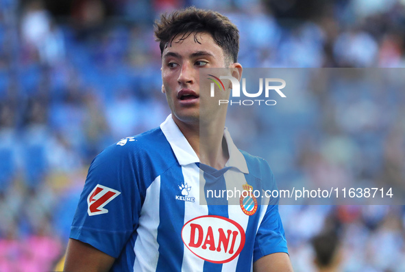 Alejo Veliz plays during the match between RCD Espanyol and RCD Mallorca in week 9 of LaLiga EA Sports at the RCDE Stadium in Barcelona, Spa...