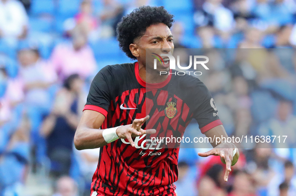 Johan Mojica plays during the match between RCD Espanyol and RCD Mallorca in week 9 of LaLiga EA Sports at the RCDE Stadium in Barcelona, Sp...