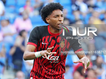 Johan Mojica plays during the match between RCD Espanyol and RCD Mallorca in week 9 of LaLiga EA Sports at the RCDE Stadium in Barcelona, Sp...