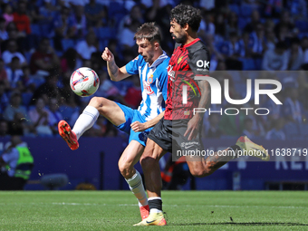 Jofre Carreras and Samu Costa play during the match between RCD Espanyol and RCD Mallorca in week 9 of LaLiga EA Sports at the RCDE Stadium...