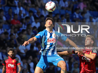 Alejo Veliz and Robert Navarro play during the match between RCD Espanyol and RCD Mallorca in week 9 of LaLiga EA Sports at the RCDE Stadium...