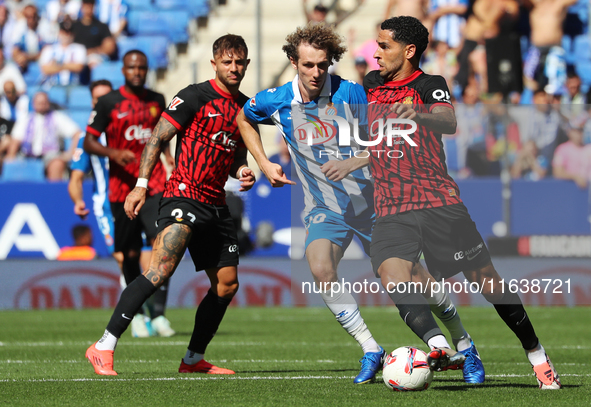 Omar Mascarell and Alex Kral play during the match between RCD Espanyol and RCD Mallorca in week 9 of LaLiga EA Sports, at the RCDE Stadium...