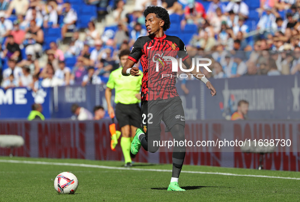 Johan Mojica plays during the match between RCD Espanyol and RCD Mallorca in week 9 of LaLiga EA Sports at the RCDE Stadium in Barcelona, Sp...