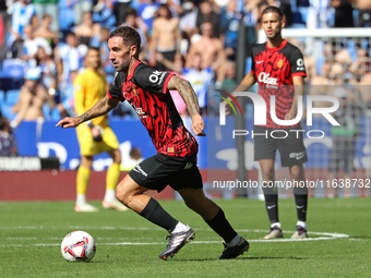 Sergi Darder plays during the match between RCD Espanyol and RCD Mallorca in week 9 of LaLiga EA Sports at the RCDE Stadium in Barcelona, Sp...