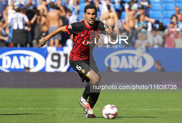 Omar Mascarell plays during the match between RCD Espanyol and RCD Mallorca in week 9 of LaLiga EA Sports at the RCDE Stadium in Barcelona,...