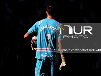 Joan Garcia plays during the match between RCD Espanyol and RCD Mallorca in week 9 of LaLiga EA Sports at the RCDE Stadium in Barcelona, Spa...