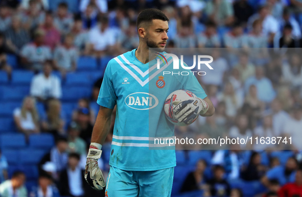 Joan Garcia plays during the match between RCD Espanyol and RCD Mallorca in week 9 of LaLiga EA Sports at the RCDE Stadium in Barcelona, Spa...