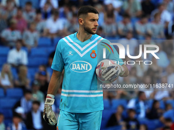 Joan Garcia plays during the match between RCD Espanyol and RCD Mallorca in week 9 of LaLiga EA Sports at the RCDE Stadium in Barcelona, Spa...