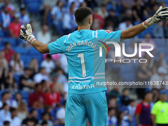 Joan Garcia plays during the match between RCD Espanyol and RCD Mallorca in week 9 of LaLiga EA Sports at the RCDE Stadium in Barcelona, Spa...