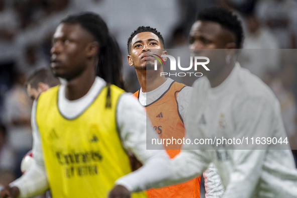 Jude Bellingham of Real Madrid CF warms up during the La Liga EA Sports 2024/25 football match between Real Madrid CF and Villarreal CF at E...