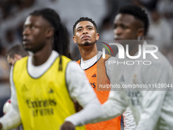 Jude Bellingham of Real Madrid CF warms up during the La Liga EA Sports 2024/25 football match between Real Madrid CF and Villarreal CF at E...