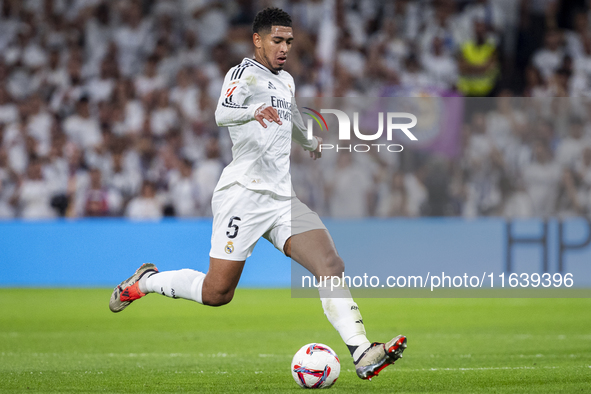 Jude Bellingham of Real Madrid CF is in action with the ball during the La Liga EA Sports 2024/25 football match between Real Madrid CF and...