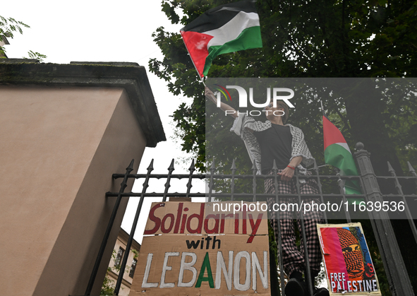 KRAKOW, POLAND - OCTOBER 5:
Pro-Palestinian activists gathered in front of the fence of the Institute of Sociology at Jagiellonian Universit...