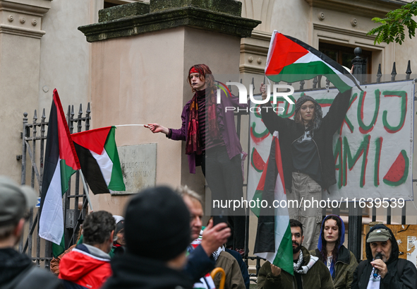 KRAKOW, POLAND - OCTOBER 5:
Pro-Palestinian activists gathered in front of the fence of the Institute of Sociology at Jagiellonian Universit...