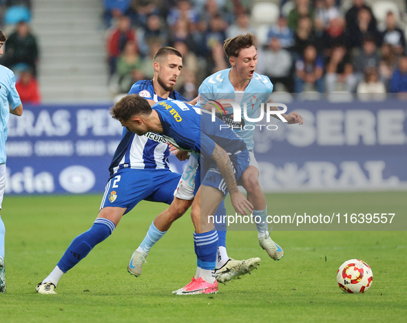 David Andujar of SD Ponferradina and Oscar Marcos of Celta Fortuna are in action during the Spanish football 1st Federation Group 1, JOR 7 m...