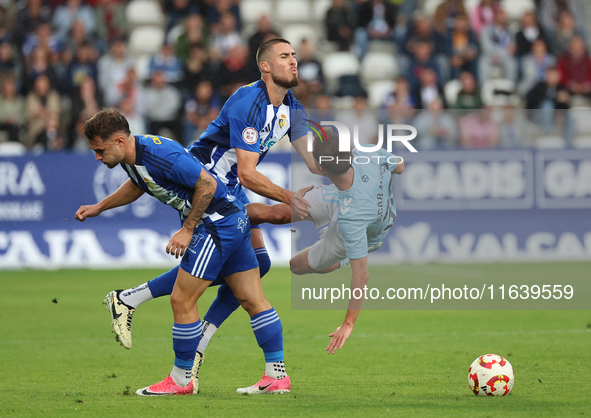 David Andujar of SD Ponferradina and Oscar Marcos of Celta Fortuna are in action during the Spanish football 1st Federation Group 1, JOR 7 m...