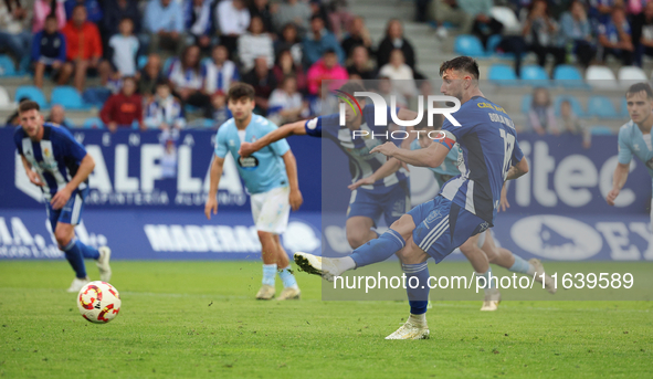 Borja Valle of SD Ponferradina plays during the Spanish football 1 Federation Group 1, JOR 7 match between SD Ponferradina and Celta Fortuna...