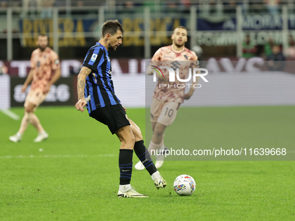 Francesco Acerbi participates in the Serie A 2024-2025 match between Inter and Torino in Milano, Italy, on October 5, 2024 