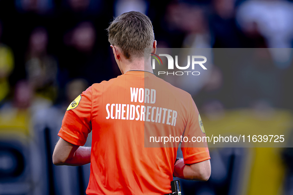 Referee Ingmar Oostrom wears a shirt with the word SCHEIDSRECHTER during the match between NAC and NEC at the NAC Rat Verleghstadium for the...