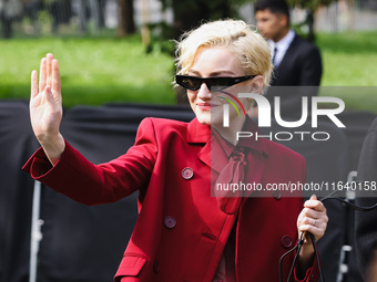 Julia Garner attends the Gucci Fashion Show during the Milan Womenswear Spring/Summer 2025 in Milan, Italy, on September 27, 2024 (