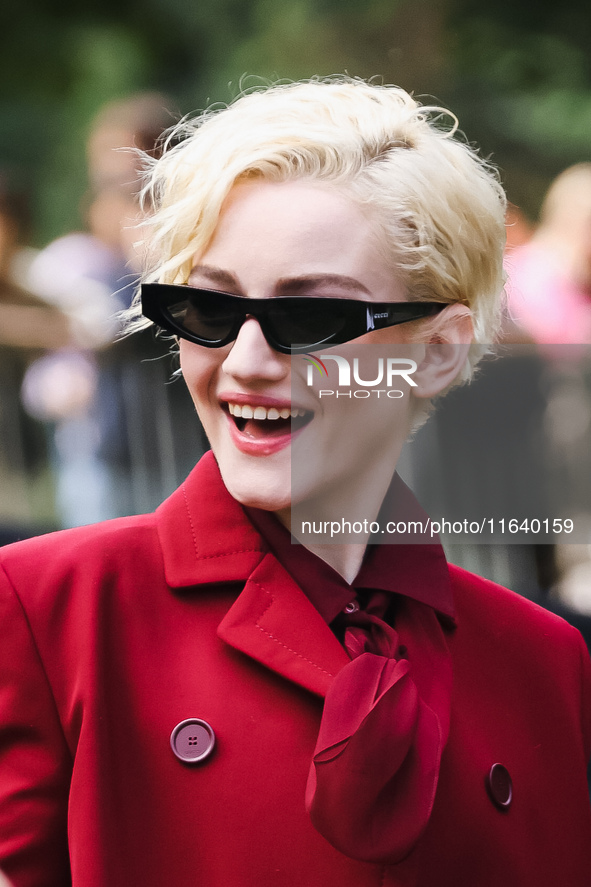 Julia Garner attends the Gucci Fashion Show during the Milan Womenswear Spring/Summer 2025 in Milan, Italy, on September 27, 2024 