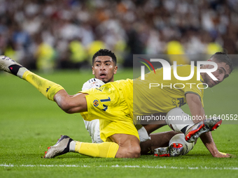 Jude Bellingham of Real Madrid CF (L) is in action against Santi Comesana of Villarreal CF (R) during the La Liga EA Sports 2024/25 football...