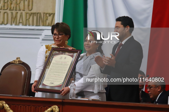 Clara Brugada Molina receives the certificate that endorses her as Head of Government of Mexico City during the swearing-in ceremony at the...