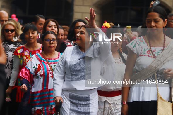 Incoming Mexico City Chief of Government Clara Brugada Molina takes a tour in gratitude to the Mexicans after receiving the baton of command...