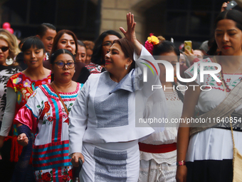 Incoming Mexico City Chief of Government Clara Brugada Molina takes a tour in gratitude to the Mexicans after receiving the baton of command...