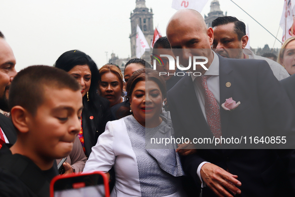 Incoming Mexico City Chief of Government Clara Brugada Molina takes a tour in gratitude to the Mexicans after receiving the baton of command...