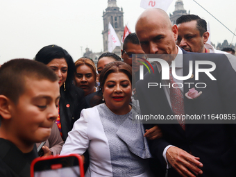 Incoming Mexico City Chief of Government Clara Brugada Molina takes a tour in gratitude to the Mexicans after receiving the baton of command...