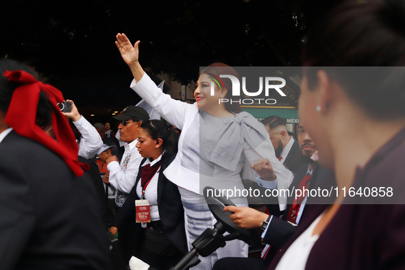 Incoming Mexico City Chief of Government Clara Brugada Molina takes a tour in gratitude to the Mexicans after receiving the baton of command...