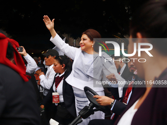 Incoming Mexico City Chief of Government Clara Brugada Molina takes a tour in gratitude to the Mexicans after receiving the baton of command...