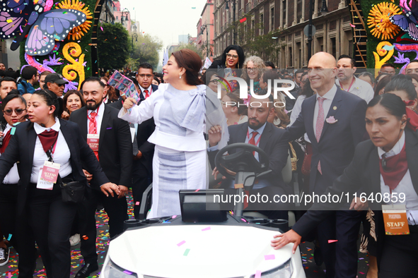 Incoming Mexico City Chief of Government Clara Brugada Molina takes a tour in gratitude to the Mexicans after receiving the baton of command...