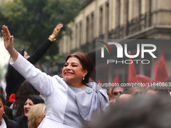 Incoming Mexico City Chief of Government Clara Brugada Molina takes a tour in gratitude to the Mexicans after receiving the baton of command...