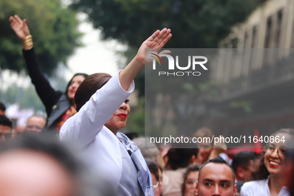 Incoming Mexico City Chief of Government Clara Brugada Molina takes a tour in gratitude to the Mexicans after receiving the baton of command...