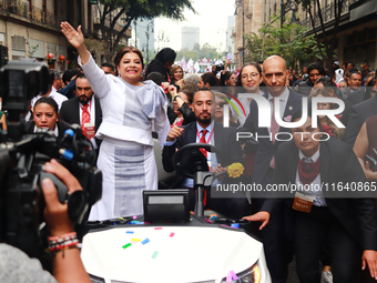 Incoming Mexico City Chief of Government Clara Brugada Molina takes a tour in gratitude to the Mexicans after receiving the baton of command...