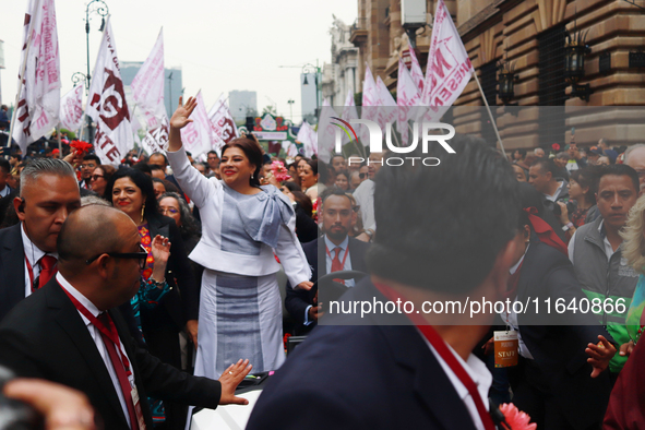 Incoming Mexico City Chief of Government Clara Brugada Molina takes a tour in gratitude to the Mexicans after receiving the baton of command...