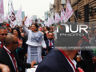 Incoming Mexico City Chief of Government Clara Brugada Molina takes a tour in gratitude to the Mexicans after receiving the baton of command...